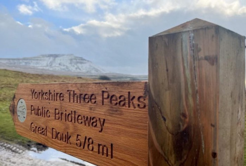 Finger-post-Three-Peaks-e1652113641573-700x474 (1)