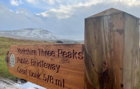 Finger-post-Three-Peaks-e1652113641573-700x474 (1)